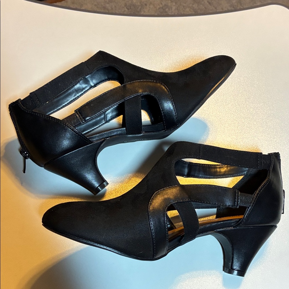 🆕Comfortview Black Strappy Heels